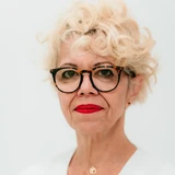 Dr. Adriana Nae
