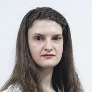 Dr. Iulia Cay Carpatorea